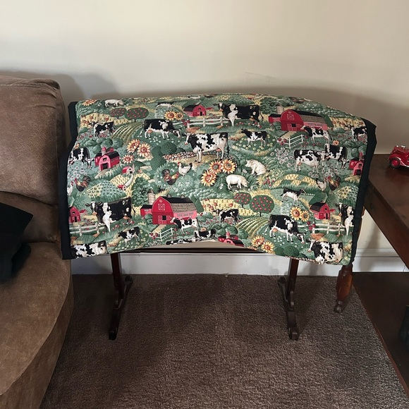 Handmade Rustic Farmhouse Blanket with Barn and Cow Design - Picture 2 of 4